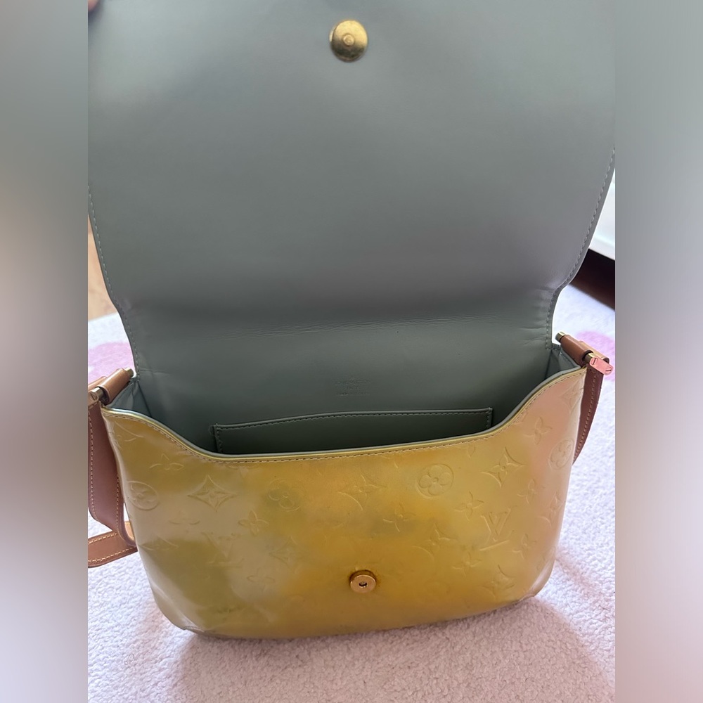 LOUIS VUITTON Vernis Thompson Street Shoulder Bag - Picture 4 of 11